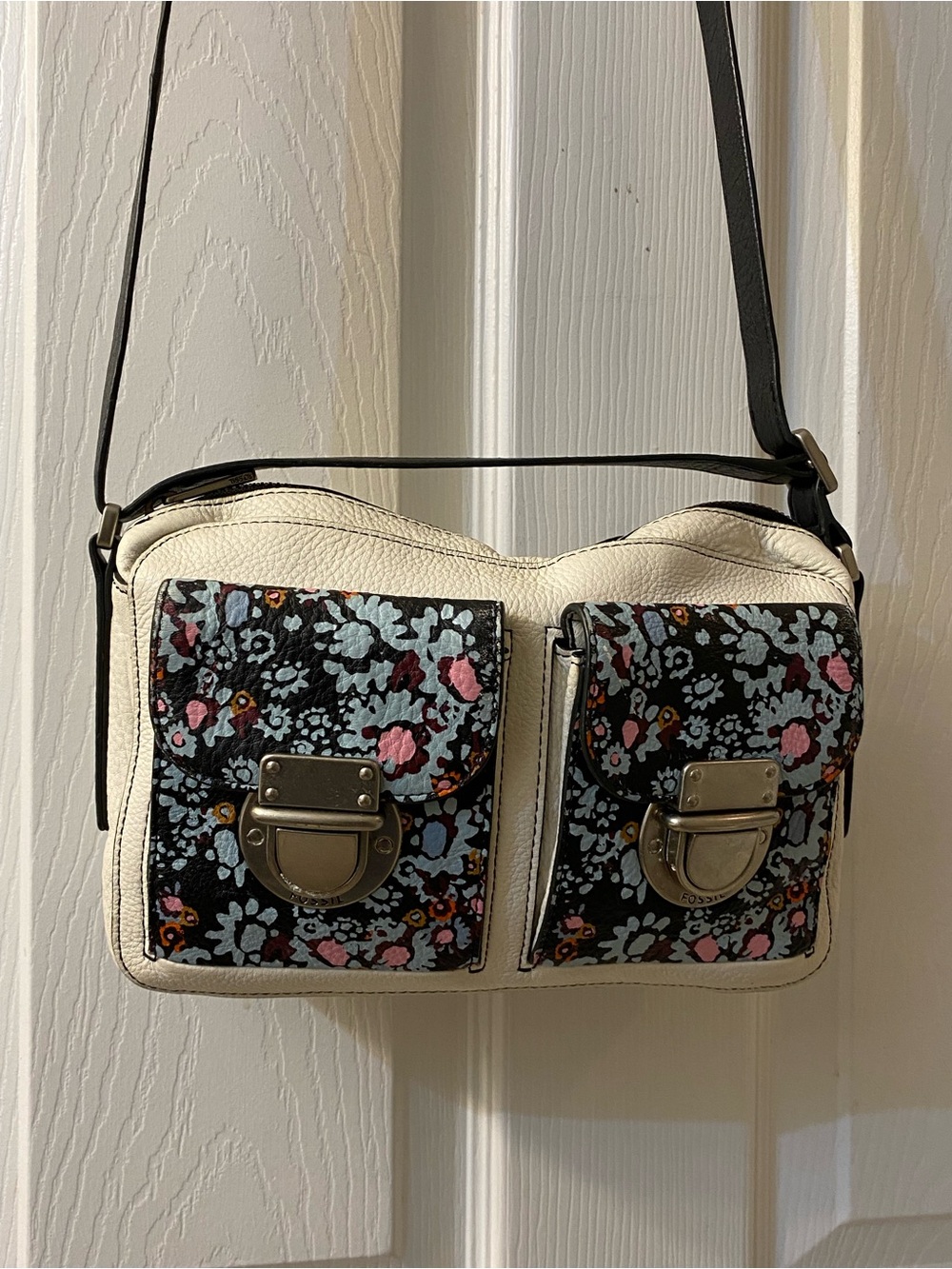 Vintage Fossil Riley Crossbody bag good condition clean interior 11 by 8 inches